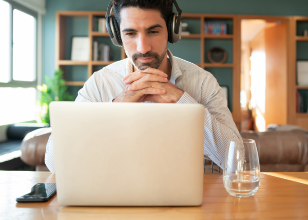 Coach consultora monetizando su expertise con programas online